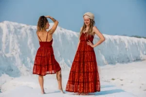 Litha Dress kort marroon rood